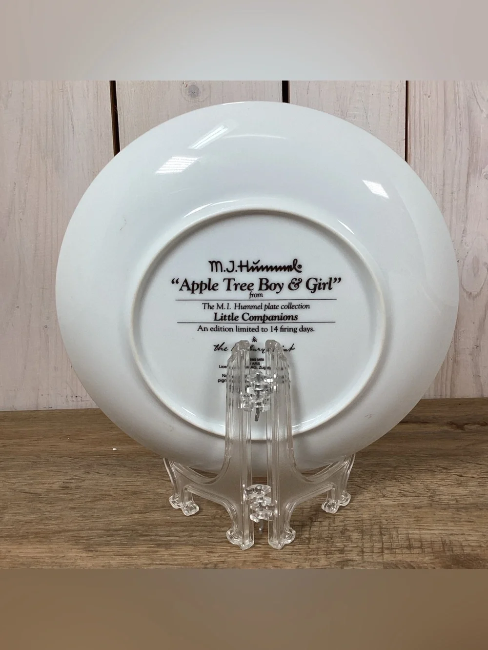 Hummel 1989 “Apple Tree Boy & Girl” Little Companions Plate Danbury Mint Q9971
